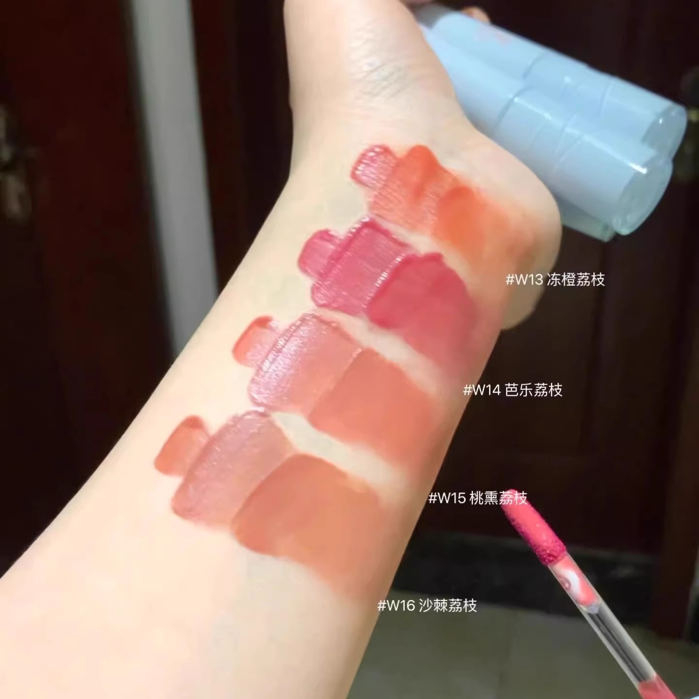 INTO YOU ウォーターミストリップグレーズメイクアップ - Matte Velvet Lip Tint Long Lasting のレビューと価格